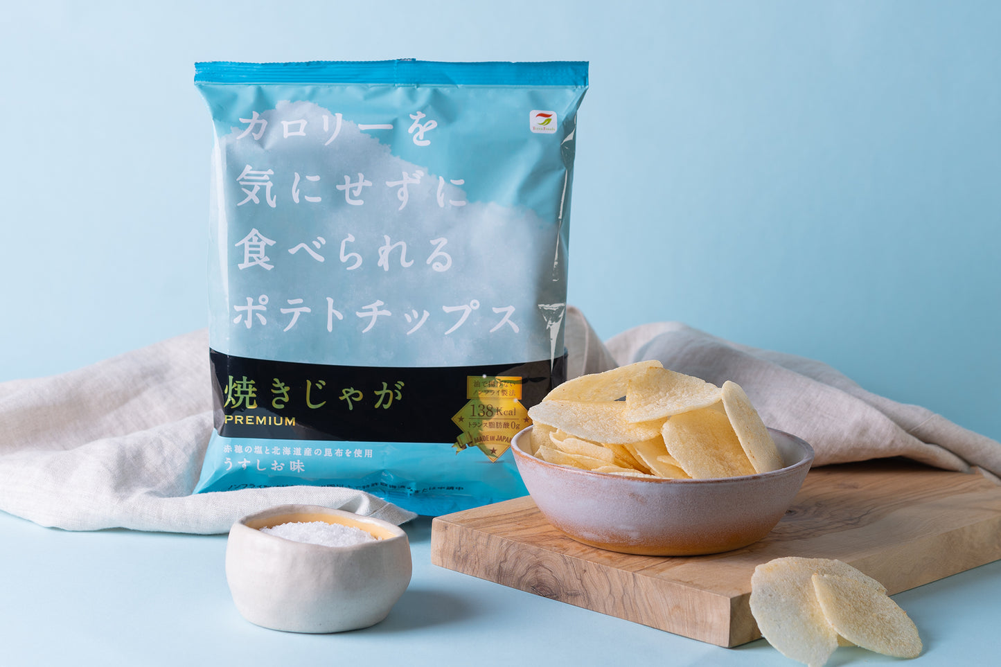 カロリーを気にせずに食べられるポテトチップス 焼きじゃが PREMIUM うすしお味 12袋入り