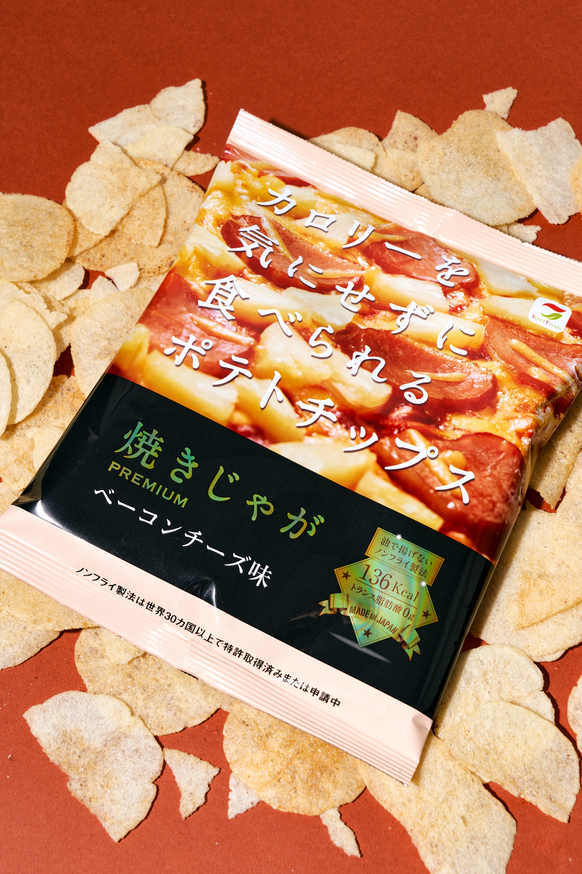 カロリーを気にせずに食べられるポテトチップス 焼きじゃが PREMIUM ベーコンチーズ味